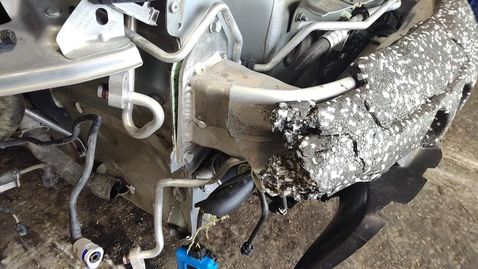 Radiator 991 Model 96-1/2" Wb Center Fits 13-16 PORSCHE 911 1060072 - Image 2 of 4