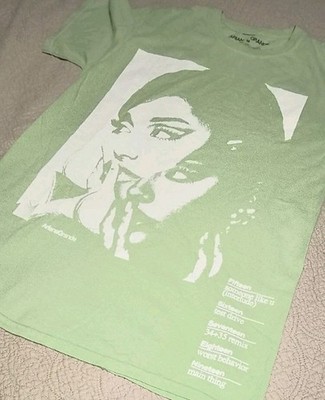 Ariana Grande Green T-shirt Sz Medium 