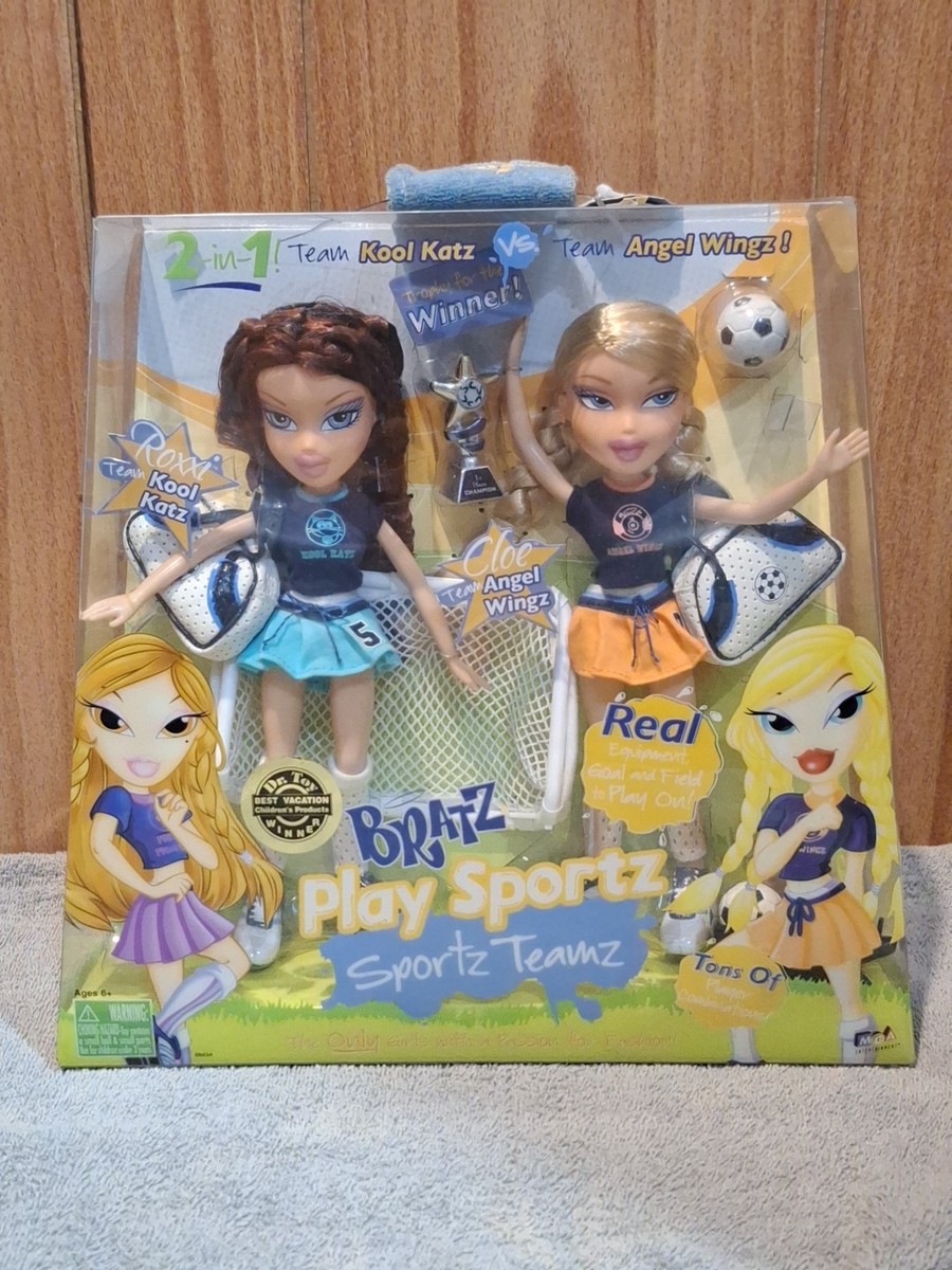BRATZ コンバーチブル クルーザー ブラッツ 廃版 Bratz Play Sportz Teamz, 2-in-1 Soccer, Cloe & Roxxi Dolls