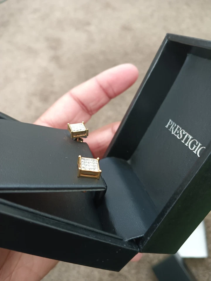 Pendientes de diamantes talla princesa de 1 quilate de oro amarillo de 10 quilates racimo Foto 4 de 4