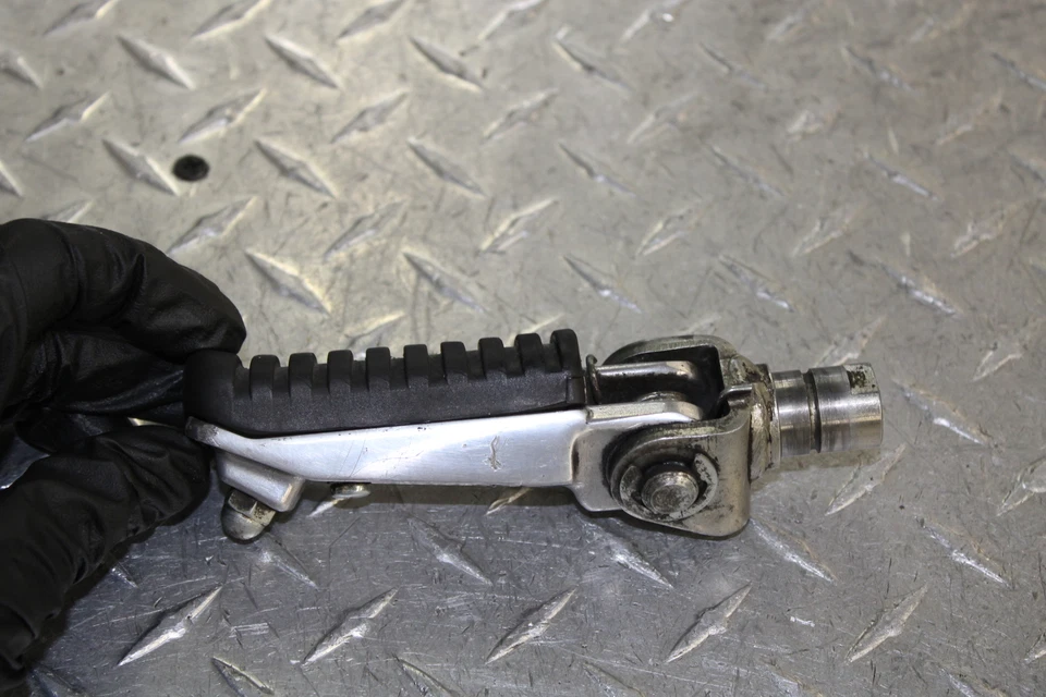 2000 KAWASAKI ZRX1100 FRONT FOOTPEG SET 34028-1429 34028-1428 34003-1327  - Image 3 of 4