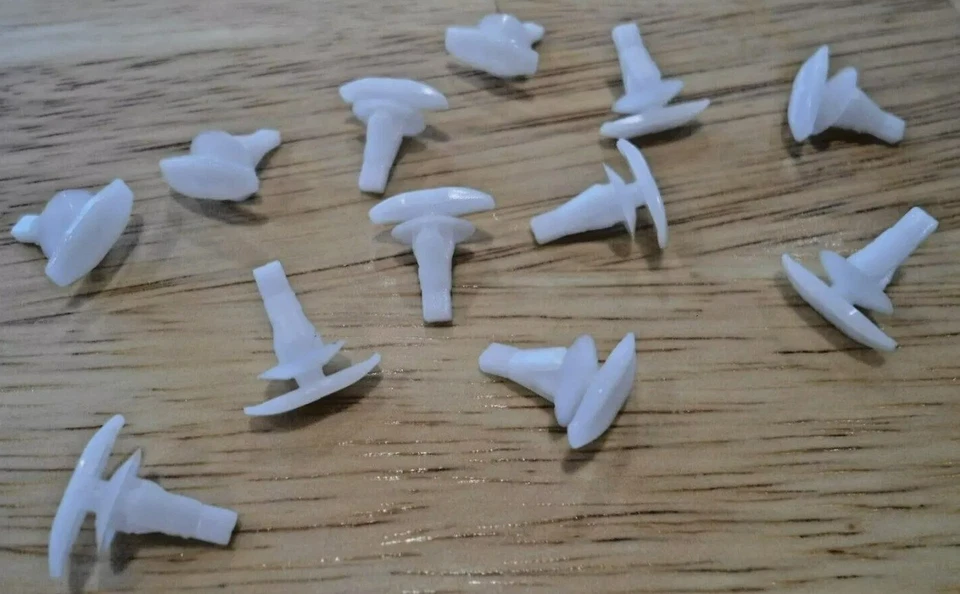 DOOR WEATHERSTRIP CLIPS! FOR MITSUBISHI 3000T ECLIPSE GALANT MIRAGE MONTERO ETC - Image 2 of 3