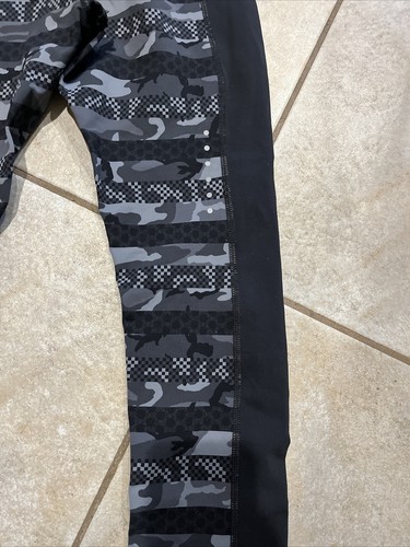 Woman’s Nike Dri Fit Black Gray Camo Crop Leggings-Small-EUC! - Picture 9 of 15