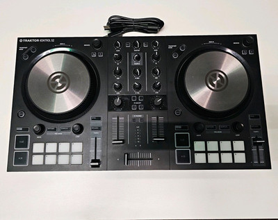 Native Instruments Traktor Kontrol S2 MK3 2-Deck-Controller, Soundkarte, USB