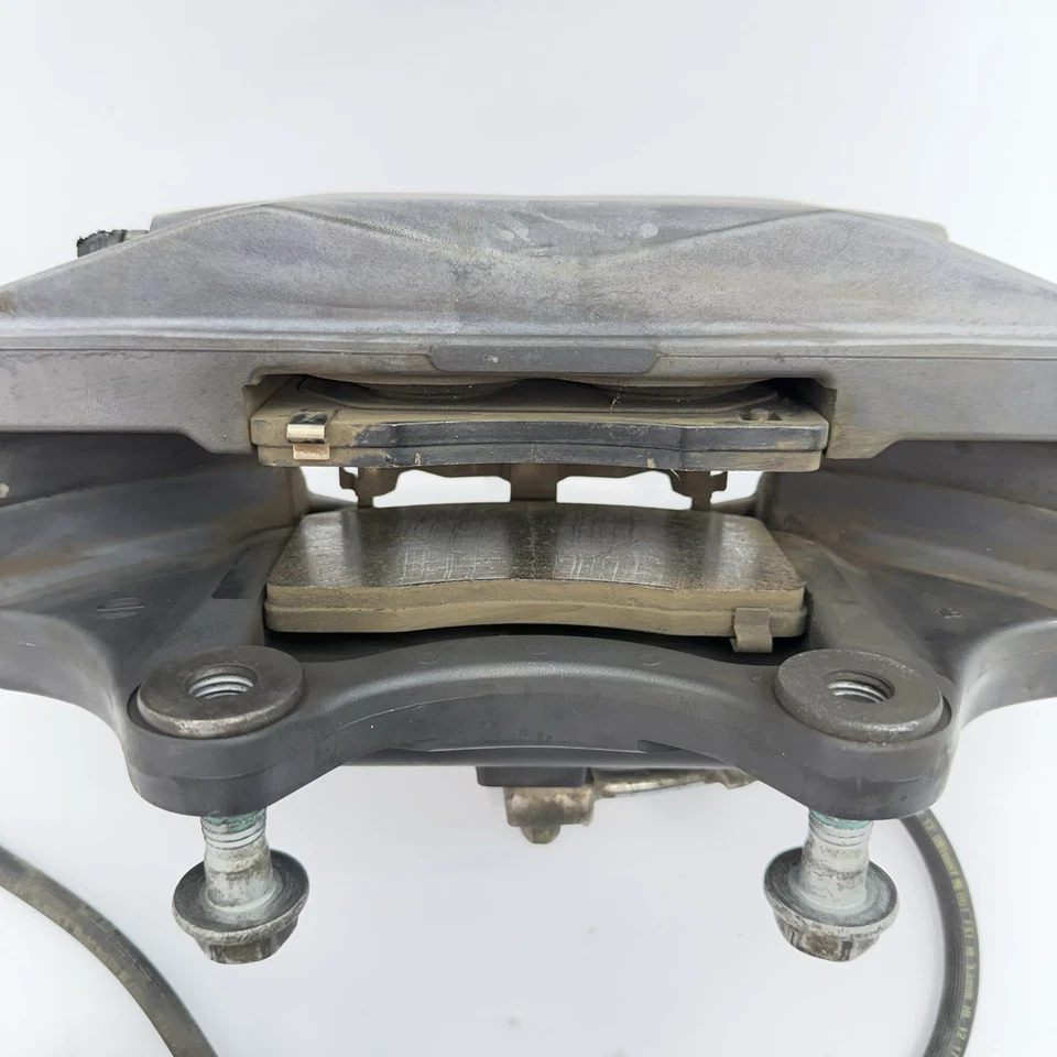 Pinza de freno delantera derecha del lado del pasajero Cadillac XTS 2013-2019 FABRICANTE DE EQUIPOS ORIGINALES Foto 3 de 4