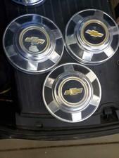 Set Of 3 1970s-1980s Chevrolet Truck Van 10.5 Dog Dish Hub Caps Yellow Ring Set Of 3 1970s-1980s Chevrolet Truck Van 10.5 Dog Dish Hub Caps Yellow Ring