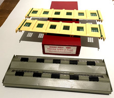 HORNBY DUBLO OO GAUGE #5005 ENGINE SHED (2-ROAD)  - COMPLETE - EXCELLENT BOXED