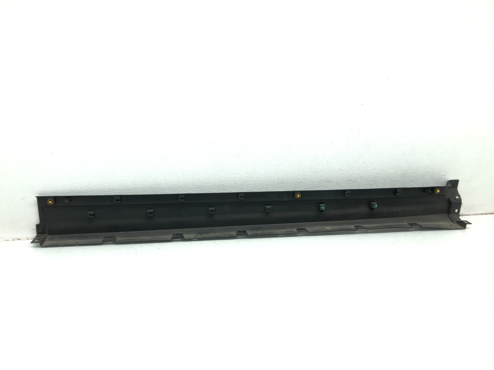 2017-2022 MASERATI LEVANTE RIGHT PASSENGER SIDE SKIRT ROCKER PANEL MOLDING OEM.