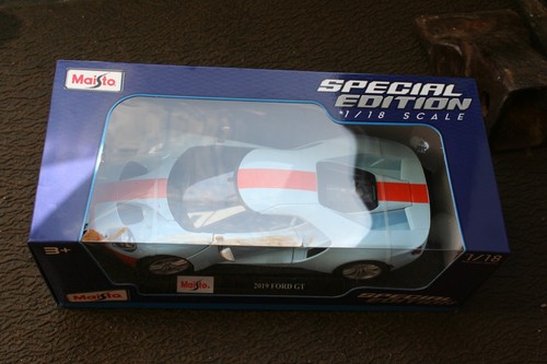 FORD 2019 GT BLAU MIT ORANGEN STREIFEN DIE CAST MODELL 1/18" SCALE LIMITED EDITION - Bild 3 von 4