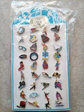 vend lot 36 pin's jeux olympiques hiver 92 encore sous plastique neuf