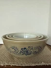 PYREX Homestead Mixing Bowl Set of 4 Tan/ Blue Nesting 401, 402, 403 & 404. EUC