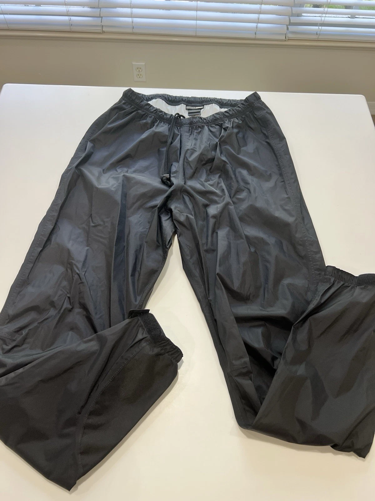 REI Pants Mens Size L Black Adjustable Side Zip Waterproof Outdoors