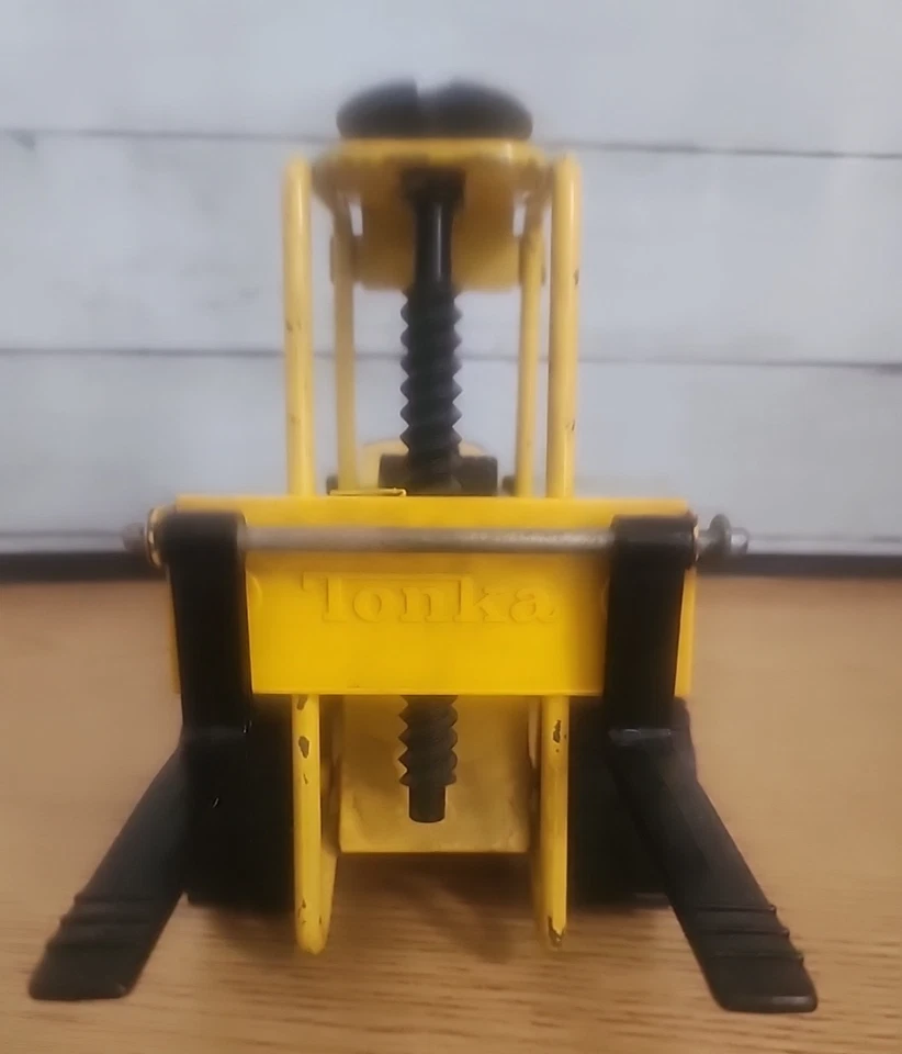 ВИНТАЖНЫЙ ВИЛОЧНЫЙ ПОДЪЕМНИК 1970-х TONKATOYS ИЗ ПРЕССОВАННОЙ СТАЛИ 1/16? МАСШТАБ ИГРУШКА 52900 - Изображение 2 из 4