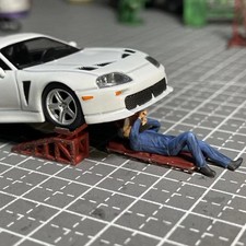 1/64 Diorama Car Garage Mechanic Workers Ramp Workshop Maintenance Scene Display