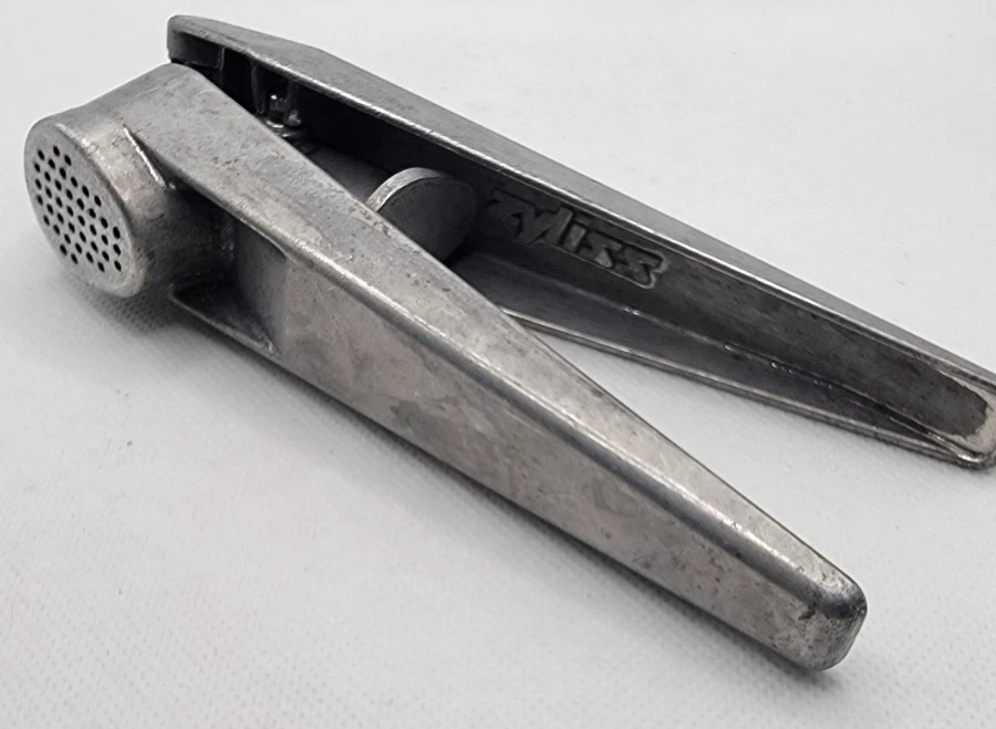 Vintage Zyliss Garlic Press Aluminum Switzerland 6" Chef Kitchen Cooking Tool - Image 2 of 4