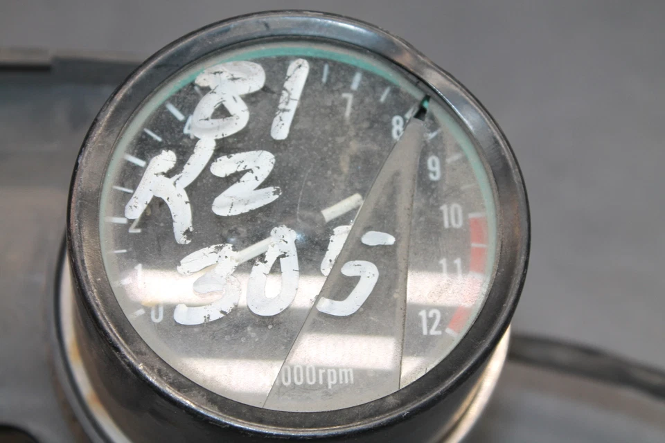 1981 KAWASAKI 305 CSR GAUGE METER TACHOMETER W/STAY BRACKET - Image 2 of 4