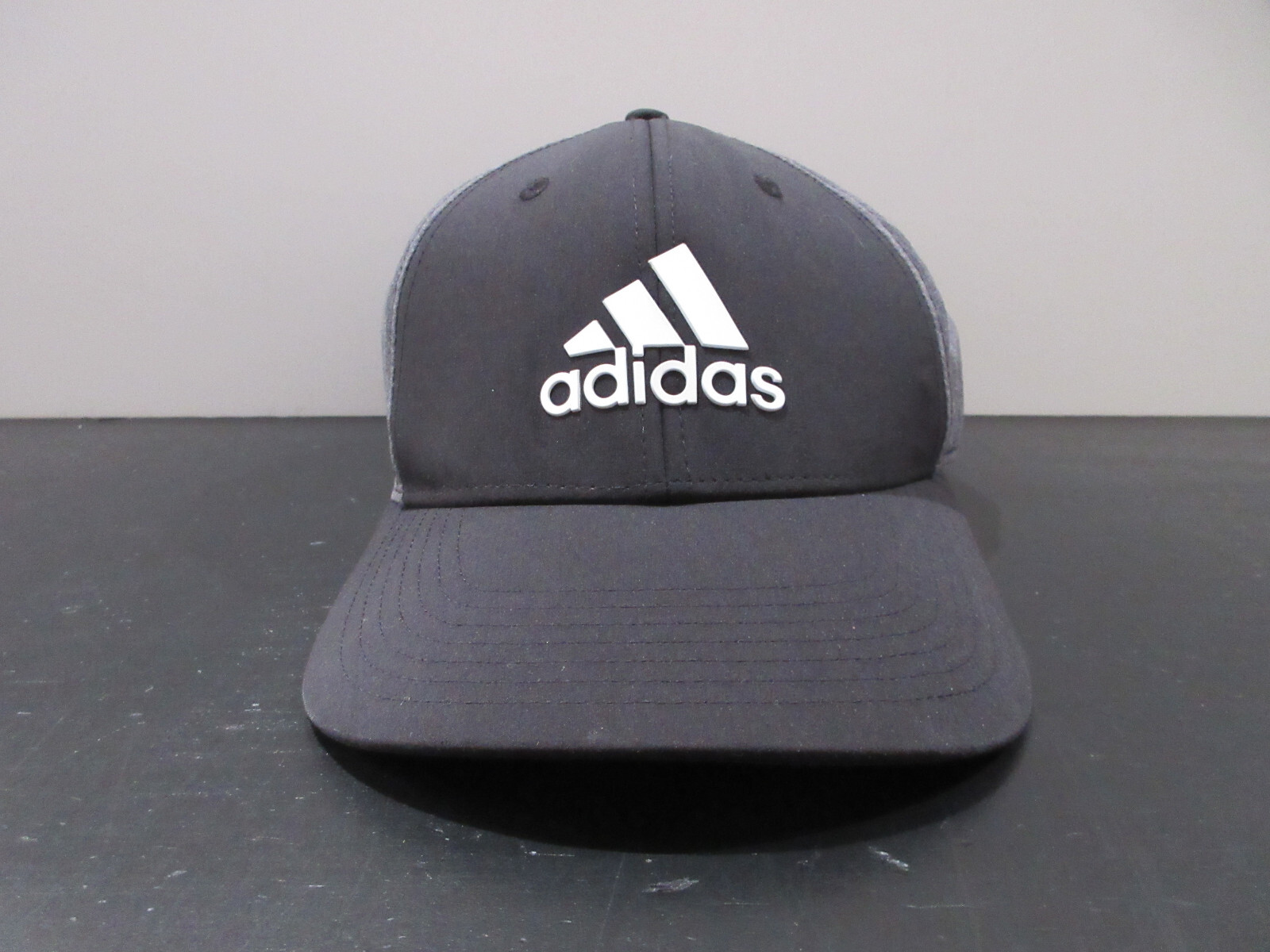 Gorra Adidas Gorra A Presión Negra Gris Atlética Béisbol Deletrear Logo Para Hombres