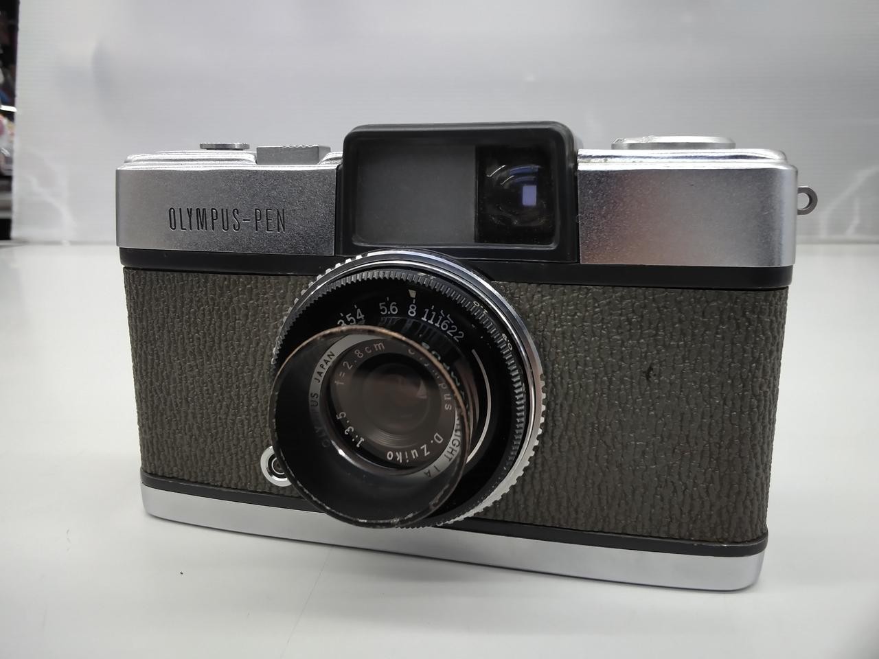 OLYMPUS PEN First Generation, mit original Haube und Filter, Film SLR