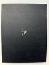 Scarpiera Giuseppe Zanotti con carta logo e un bellissimo sacchetto antipolvere in raso