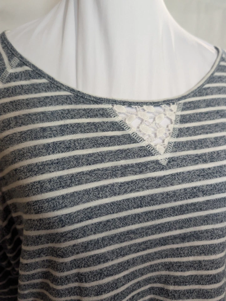 Camisa Erin Londob Flecos Dobladillo Top Blanco Encaje Crochet Para Mujer Talla Mediana Boho Usada en Excelente Condición Foto 2 de 4