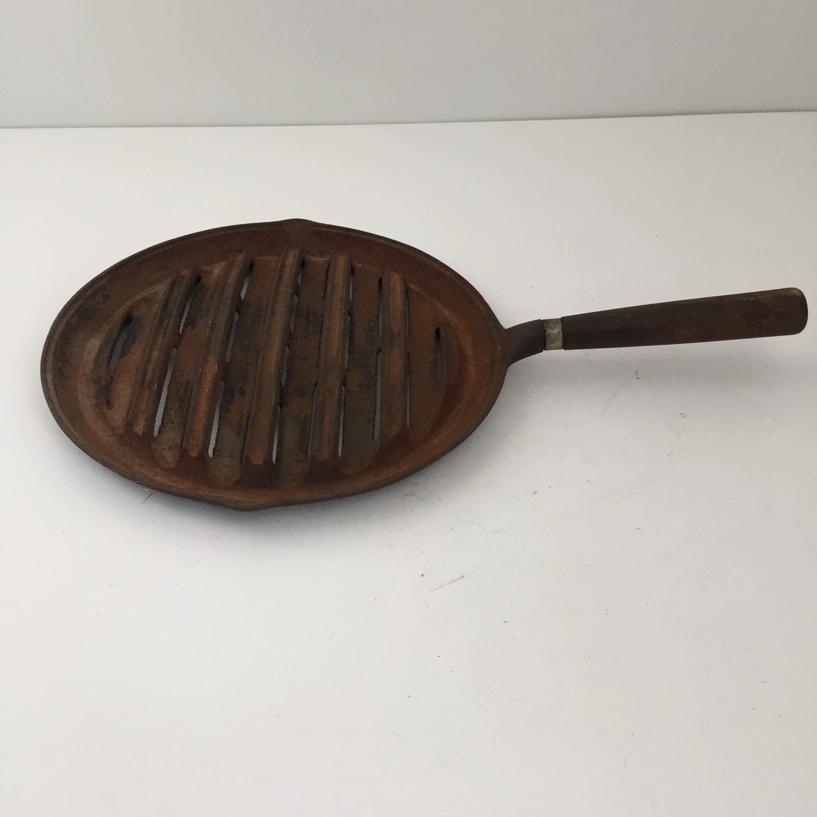 Vintage Cast Iron WAGNER BROILER Patd. June 18,1901 Wood Handle - Made In USA
