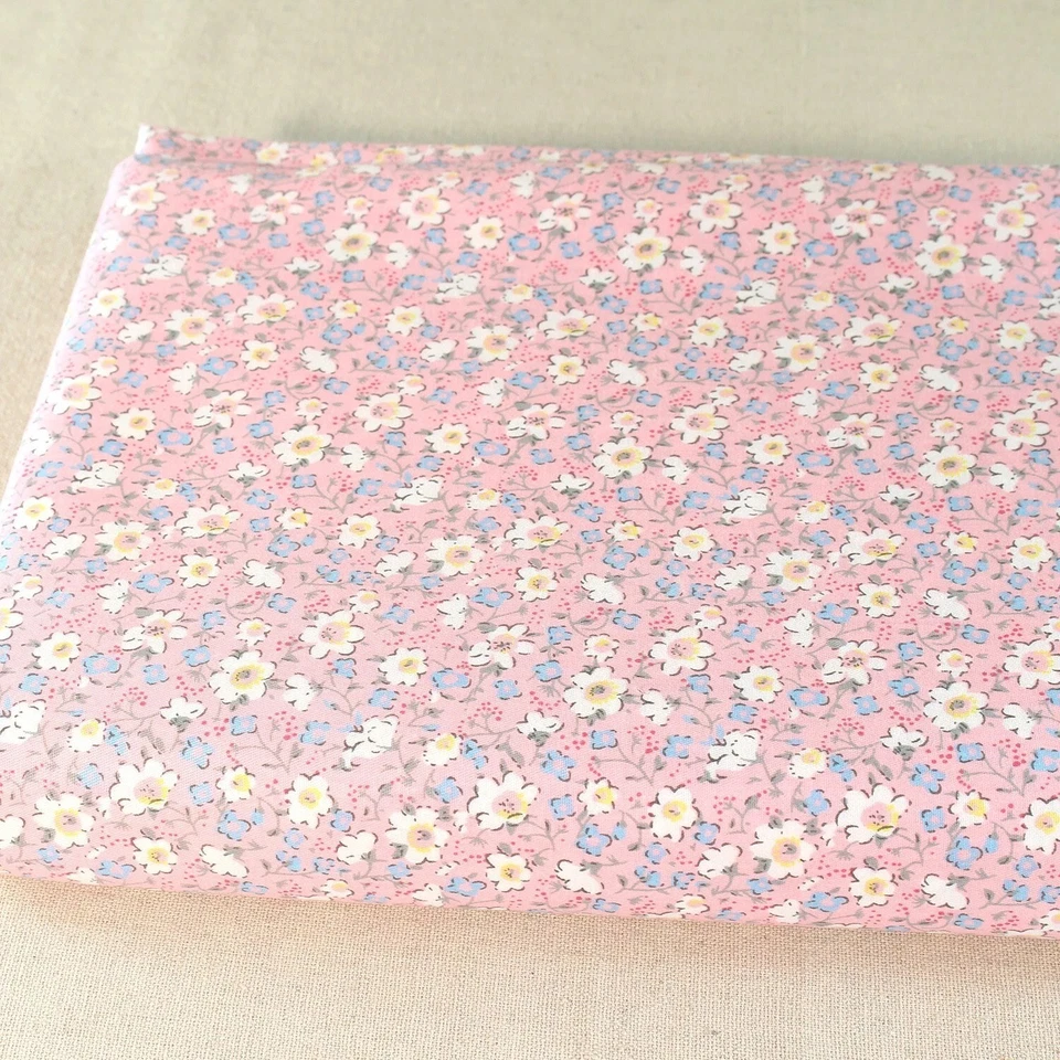 12 Pink Floral Fat Quarter Cotton Fabric Squares Bundle, Quilting Patchwork - Image 3 of 4