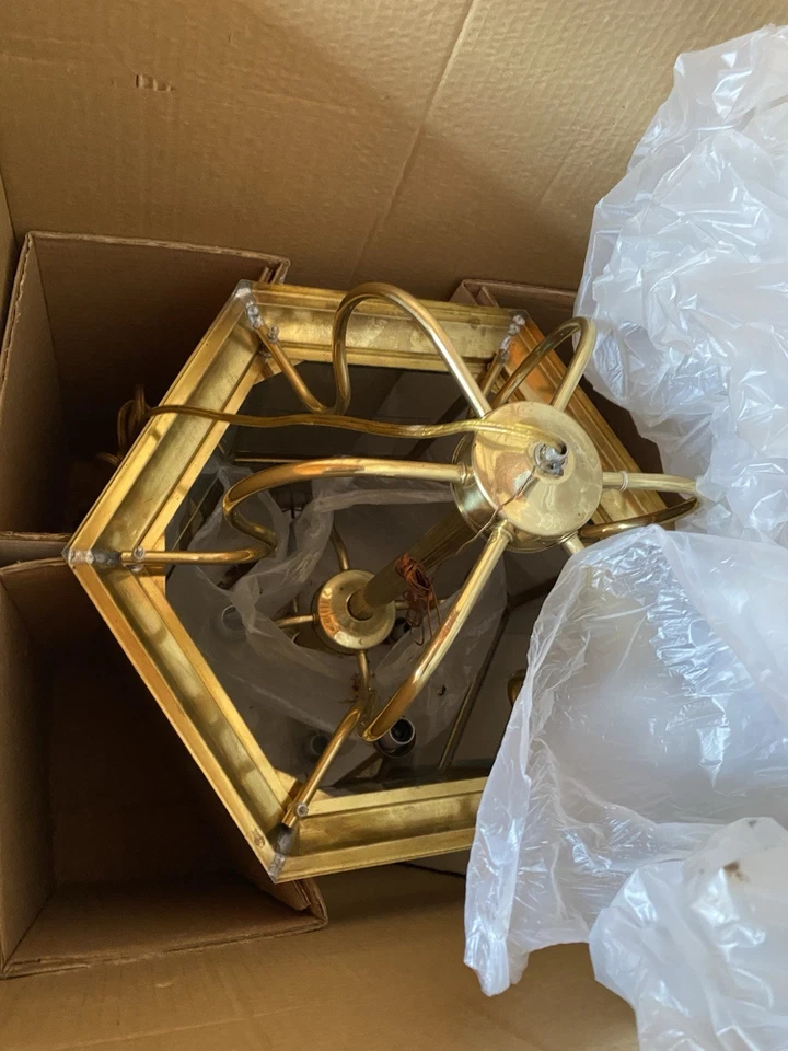 安吉洛装饰照明纯色黄铜 8 灯斜面玻璃面板 18 英寸 x 27 英寸 — 第 3/4 张图片