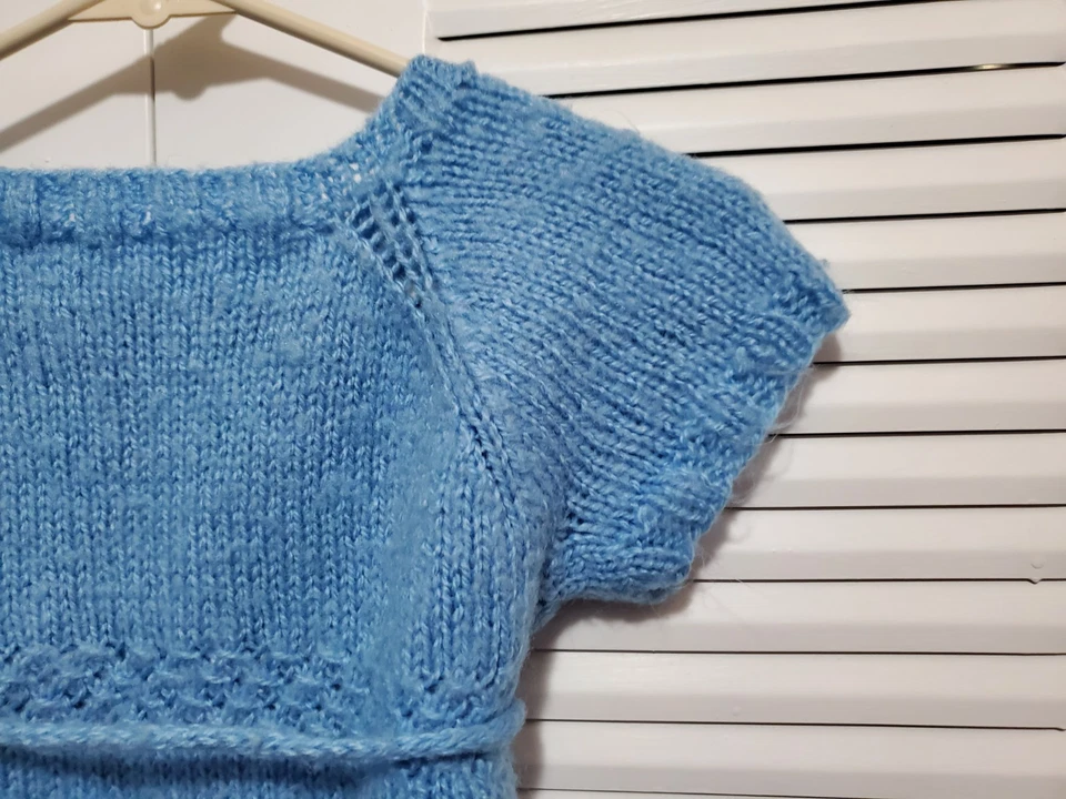 Suéter Vintage Tejido a Mano Azul Claro Manga Corta con Cinturón Grande Niñas edades 8-12 Foto 4 de 4