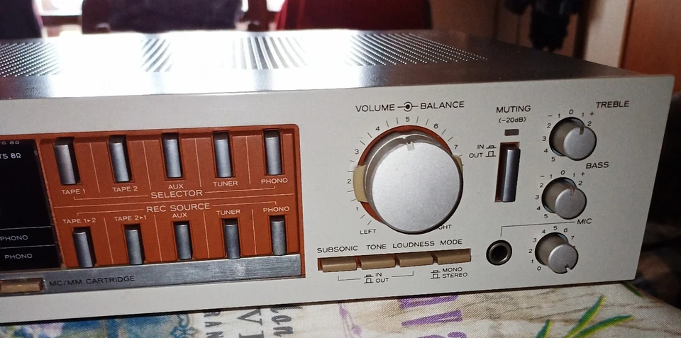 amplificatore integrato Vintage Teac A-9(Anno 1981) 2x60 Watts RMS su 8 Ohm  - Immagine 4 di 4