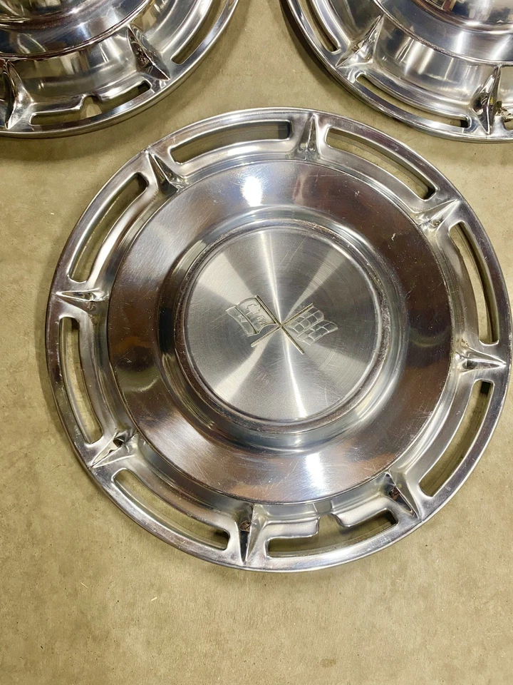 (3) Juego de tres cubiertas de rueda Chevrolet Impala 1960 tapacubos 14" buen estado Foto 2 de 4