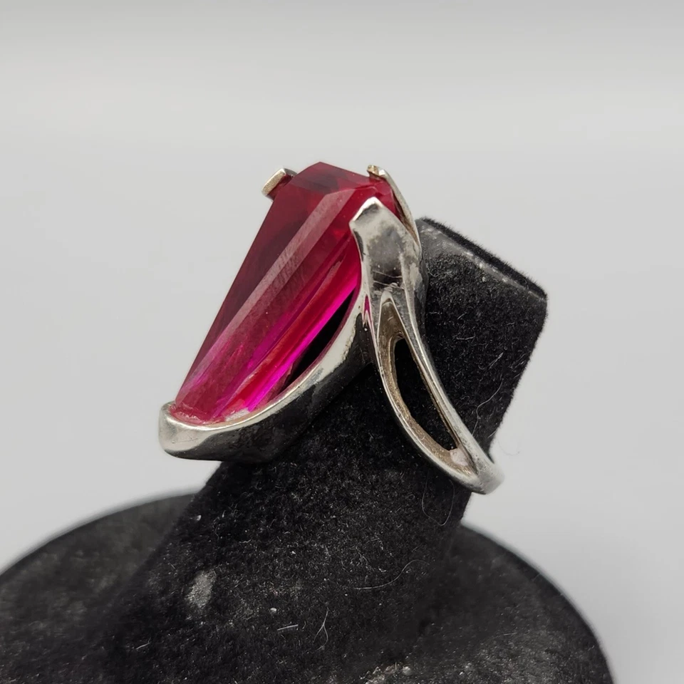 Large Fantasy Cut Lab Created Ruby Sterling Silver Modernist Ring Sz 5 7.5g - Image 2 of 4