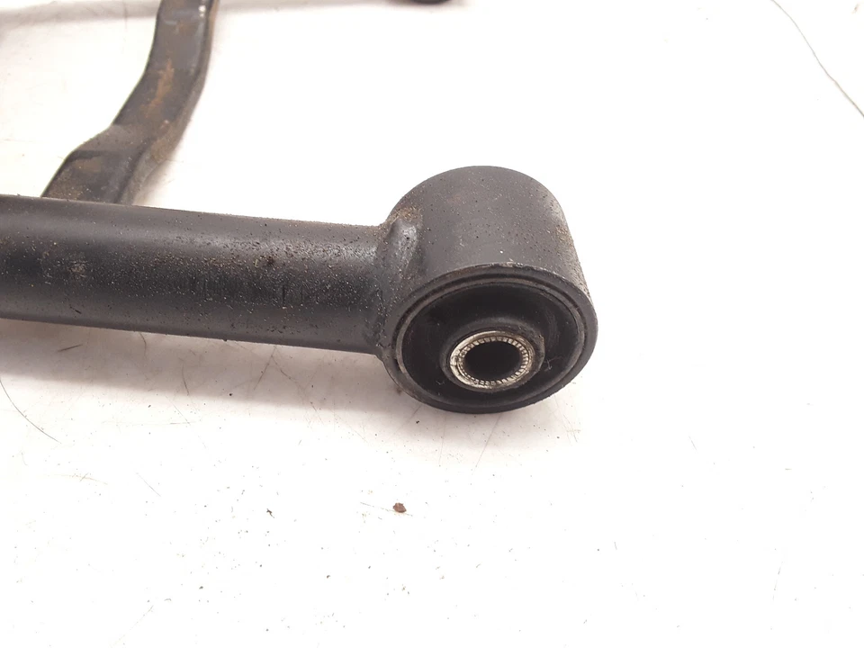 Brazo de control Wishbone de suspensión de rueda delantera izquierda TGB Blade 550 2010 Foto 3 de 4