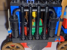 Vintage LEGO Castle: Dungeon Hunters (6042) Instruction manual included.