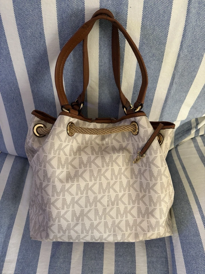 Bolsa Michael Kors jet set grande estilo baunilha - Imagem 2 de 4