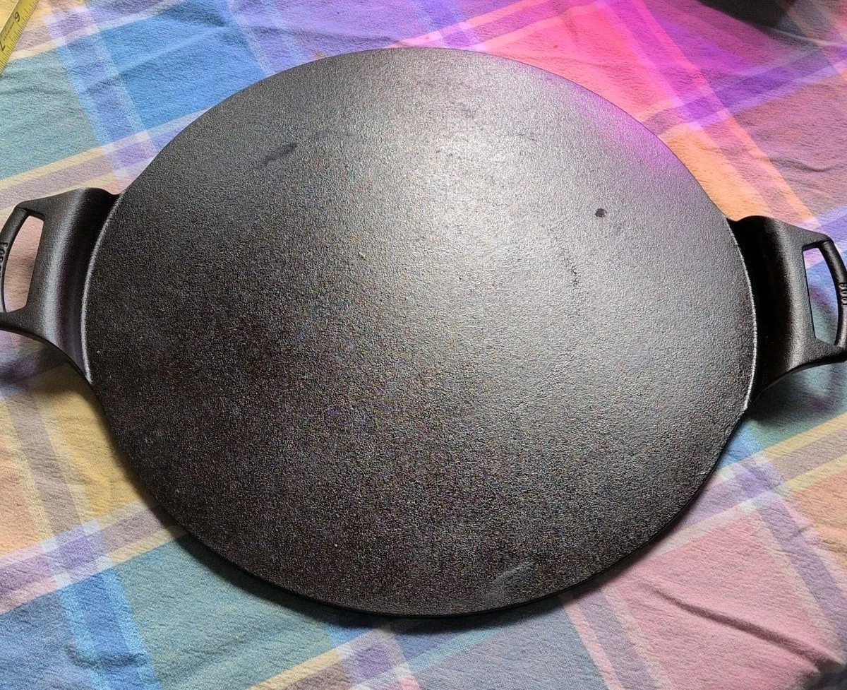 LODGE Cast Iron Pizza Pan 14.5 Inch Round Griddle Double Handled BW15PP USA