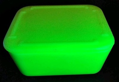MCKEE GLASS Custard Yellow 5'' x 4'' x 2.5'' LIDDED REFRIGERATOR DISH UV Glow! EUC!