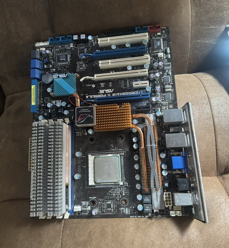 ASUS Crosshair II Formula ATX Socket AM2+ DDR2 Gaming Motherboard