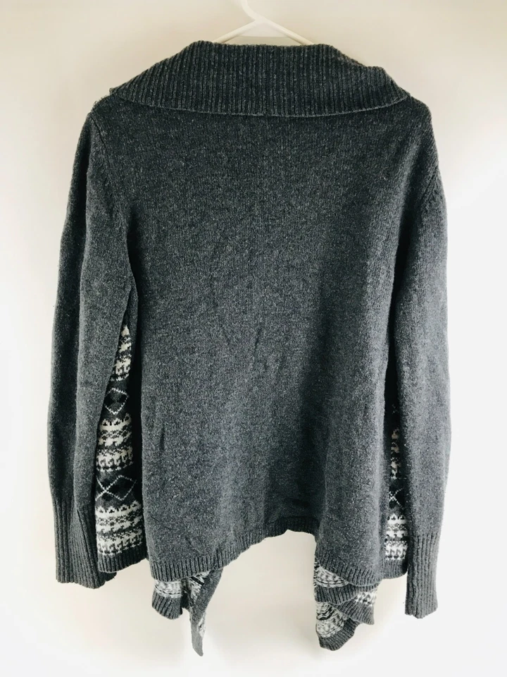 Cardigã Studio Works suéter feminino tamanho grande cinza branco preto aberto malha - Imagem 2 de 4