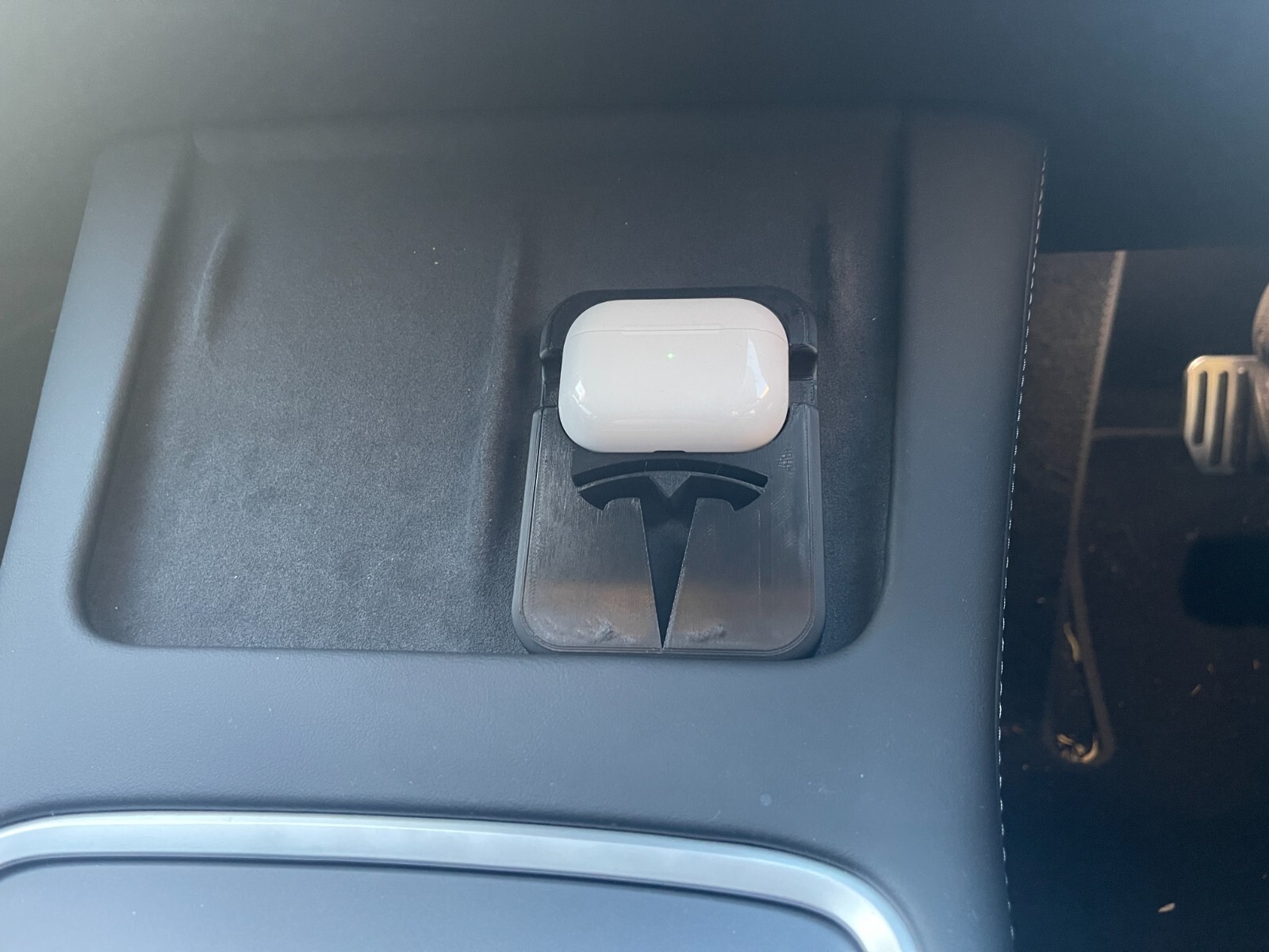 Tesla Model  3  Y 2021 model Airpods Pro V1 V2 Holder Stand for Wireless Charger