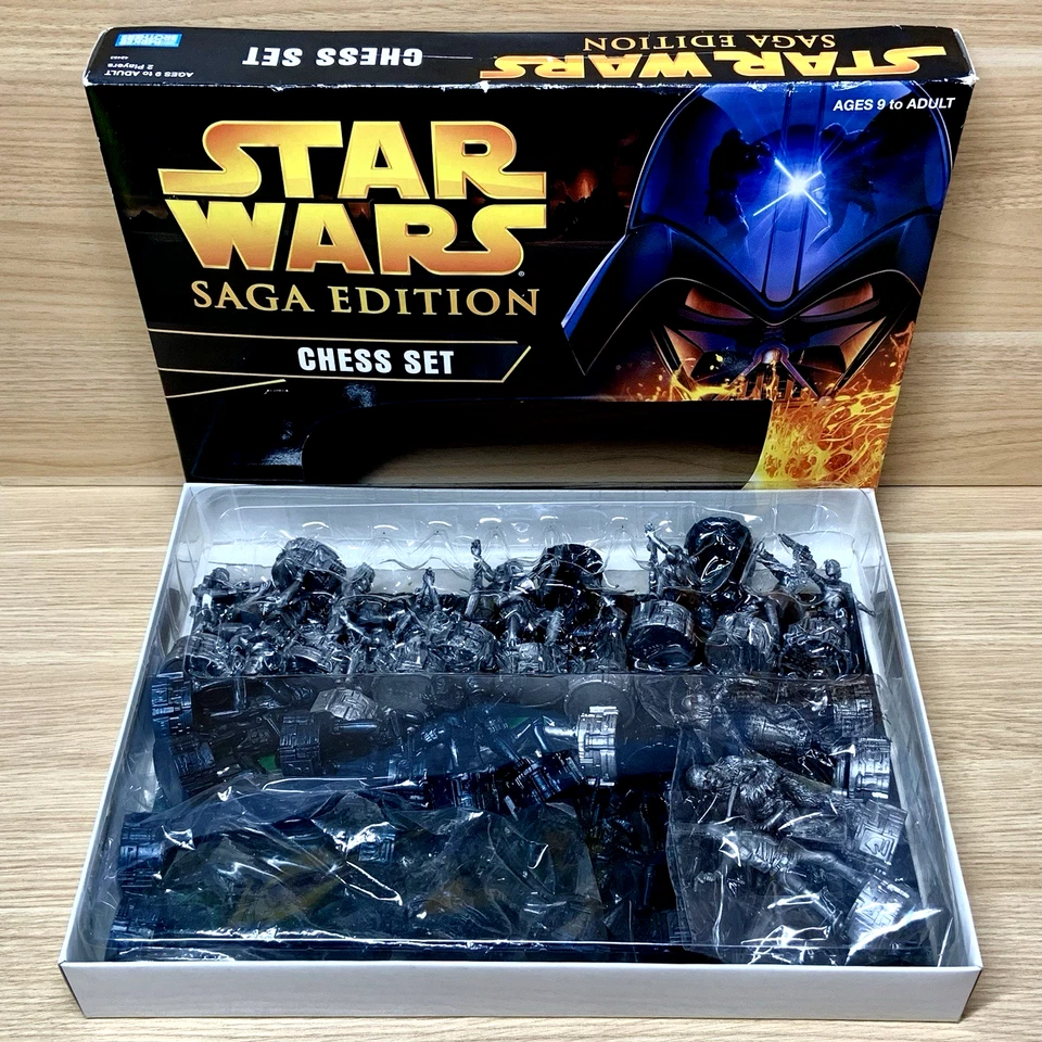 Star Wars Saga Edition Chess Set Parker Brothers Complete Figures & Box Wear SEE - Image 2 of 4