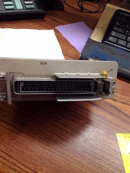 Chassi ECM ABS sob assento traseiro esquerdo compatível com 93-95 AUDI 90 242288 - Imagem 3 de 4