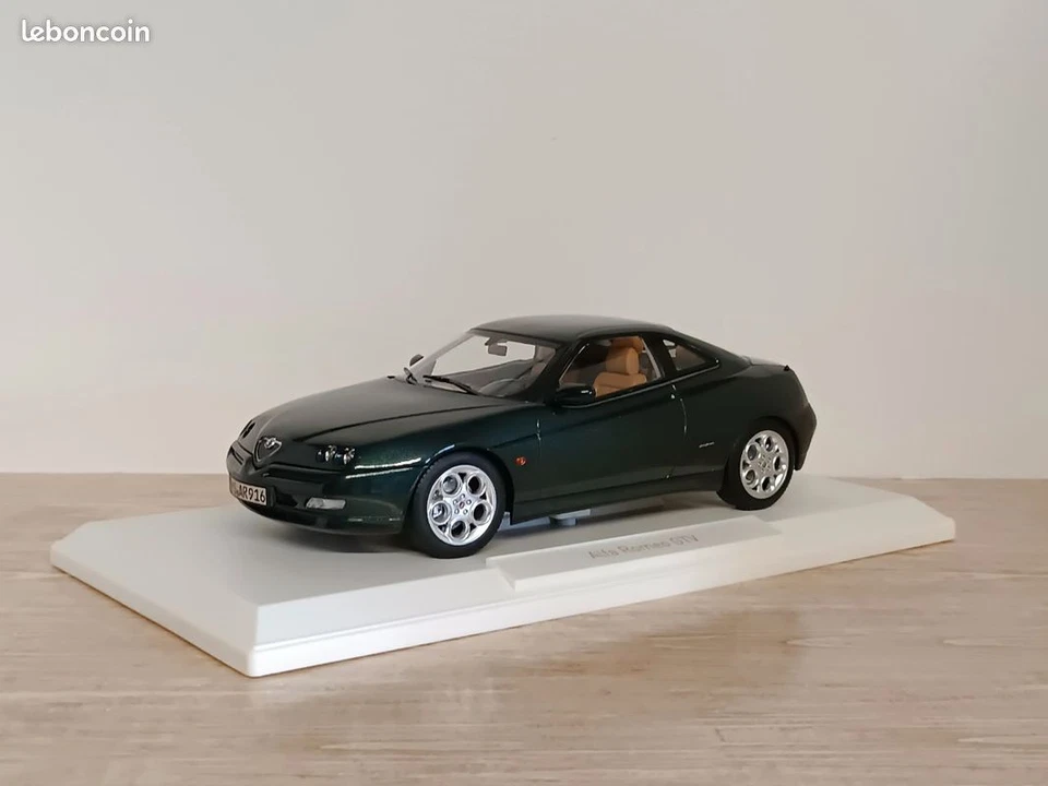 NOREV ALFA ROMEO GTV - 1999 COVENTRY GREEN METALLIC - 187842 SCALA 1:18 - Immagine 3 di 3