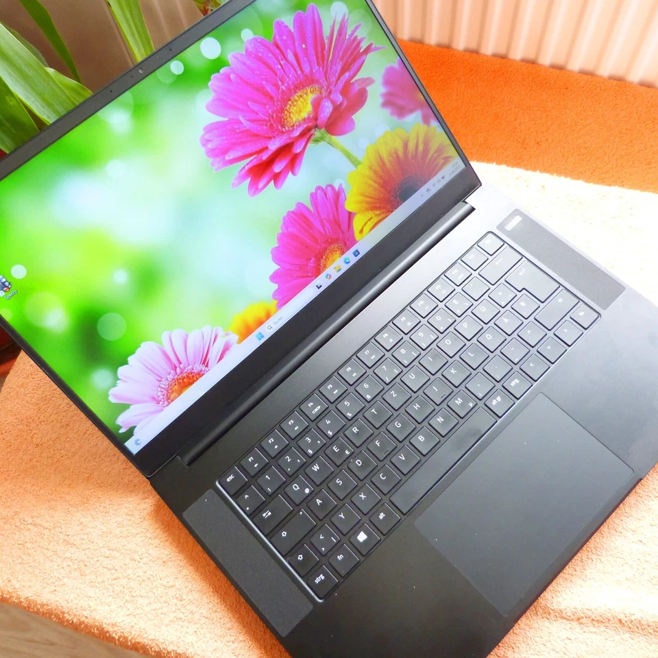 Razer Blade Stealth 15 Zoll HIGH END 3TB SSD I 64GB RAM NEU I 6GB GAMING HEXA i7 - Bild 4 von 4