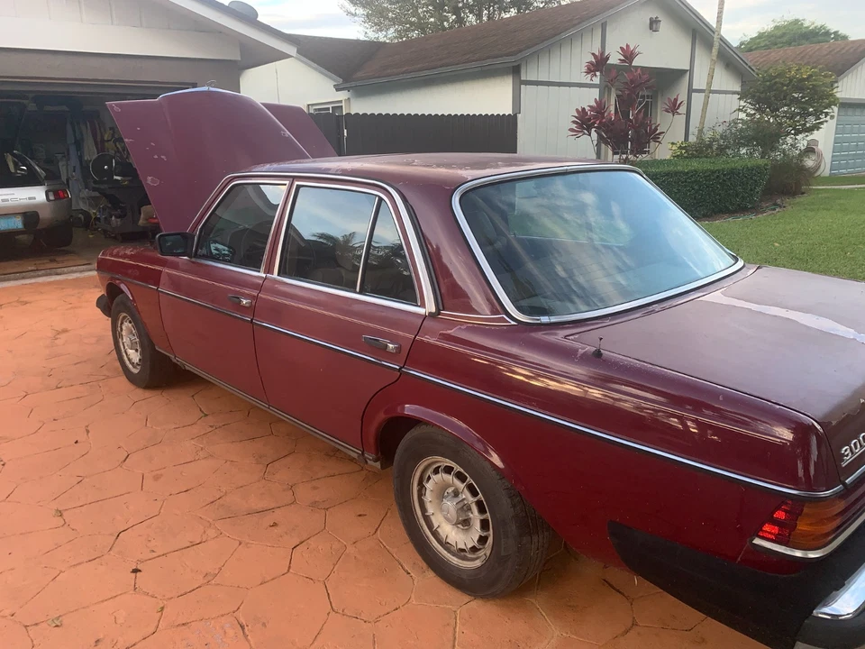 Mercedes-Benz 300-Series 300 D 1985 Foto 4 de 4