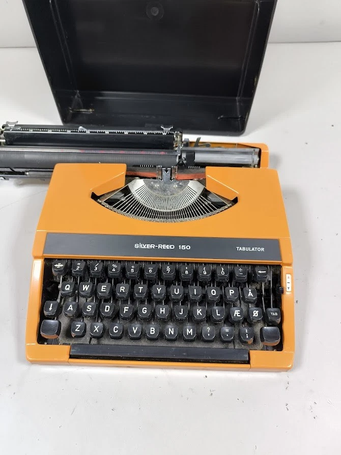 Silver-Reed 150 Typewriter - Untested, Signs of Use - Image 3 of 4