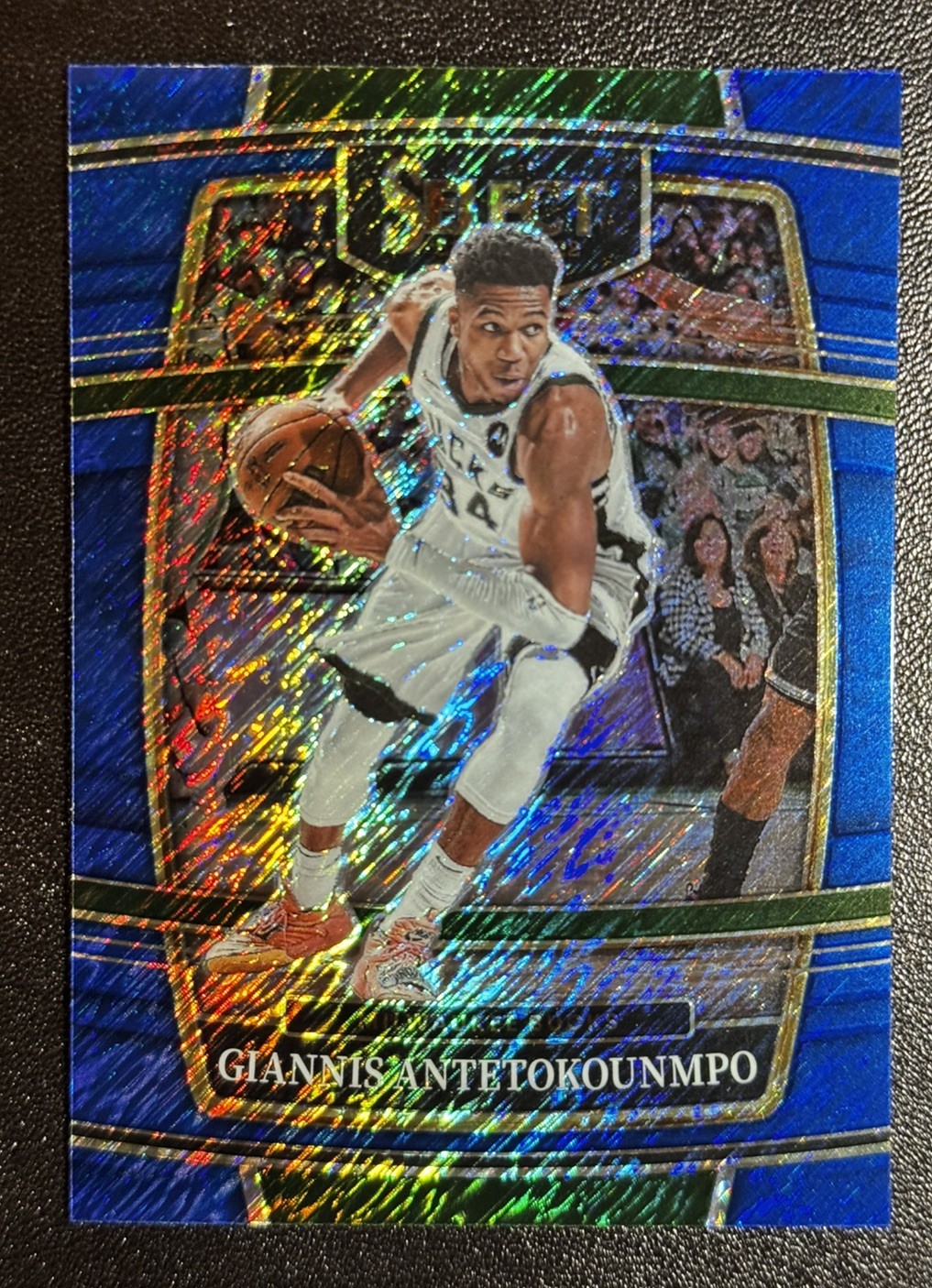 2021-22 Panini Select - Concourse Giannis Antetokounmpo #35 Blue Shimmer Prizm