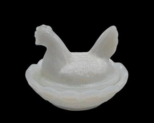Vintage Unmarked Westmoreland Milk Glass Mini Hen On A Nest Salt Cellar 2.5"