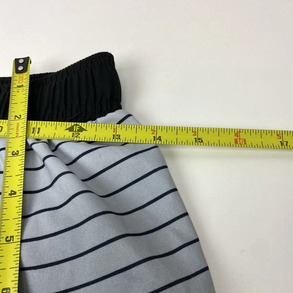 Bermuda de natação Fortnite Youth Boys L grande cinza listrada preta poliéster - Imagem 4 de 4