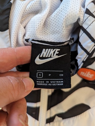 Nike Jacket Size Small Girls 6-7 Windbreaker Black White Hooded Coat Jacket - Picture 6 of 6