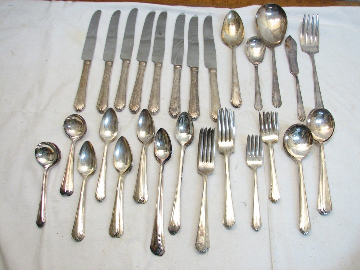 Set National Silver Co Plate Flatware Silverplate 71 pcs svc for 8